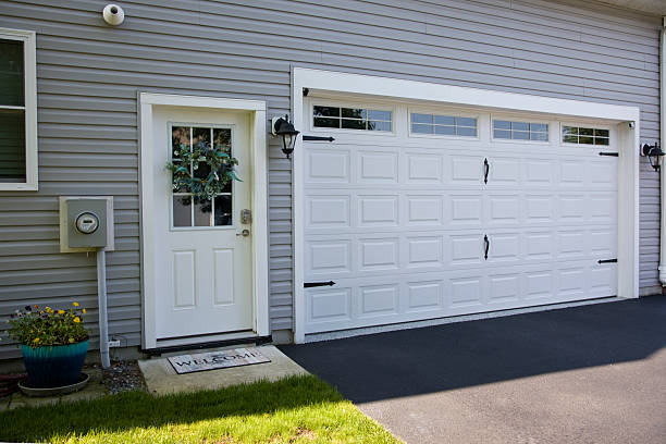 24/7 Emergency Garage Door Panel Replacement experts in Shorewood-Tower Hills-Harbert, MI